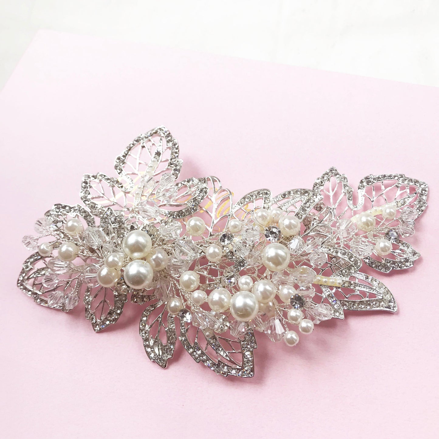L230803 (預訂) 珍珠水晶石鑲嵌葉子髮飾 (付夾子) ; Pearl & crystal leaf hair clip