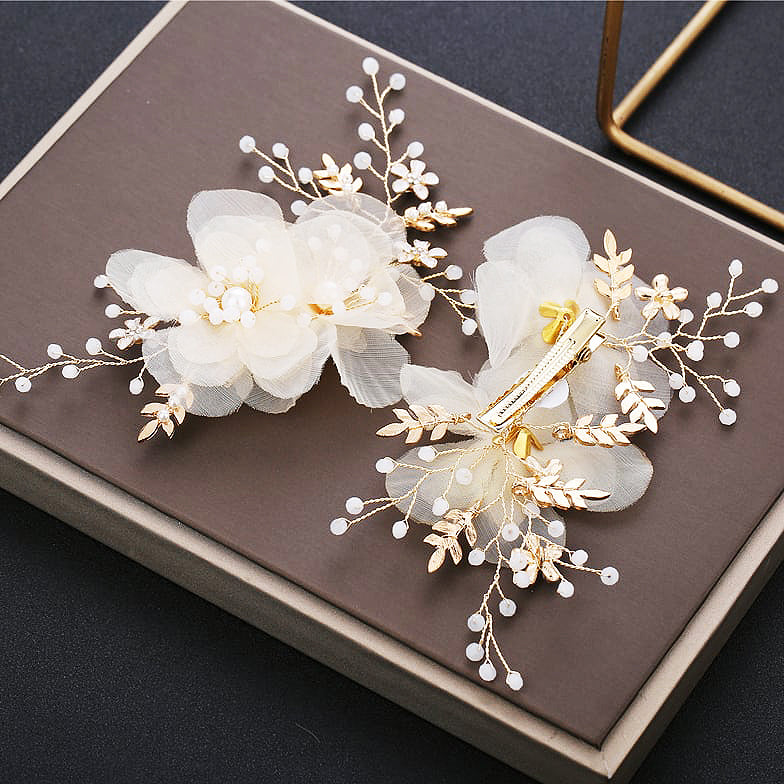 L230821 (預訂) 輕紗漫舞立體花瓣髮飾 (付髮夾) ; Floral design with pearl germs and god accents hair pieces (with clip)