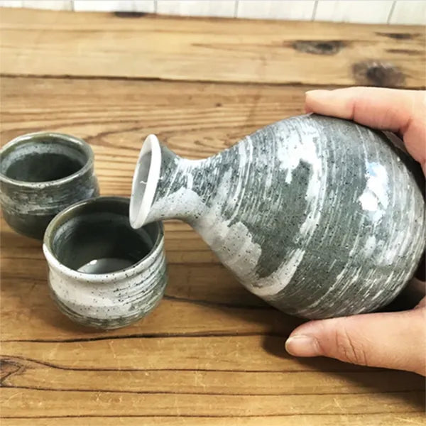 L231212 日本製 美濃燒 ( 灰釉白刷紋 ) 清酒杯禮盒套裝 ; Mino-yaki Sake Cup Set in Clay with White-brush Design