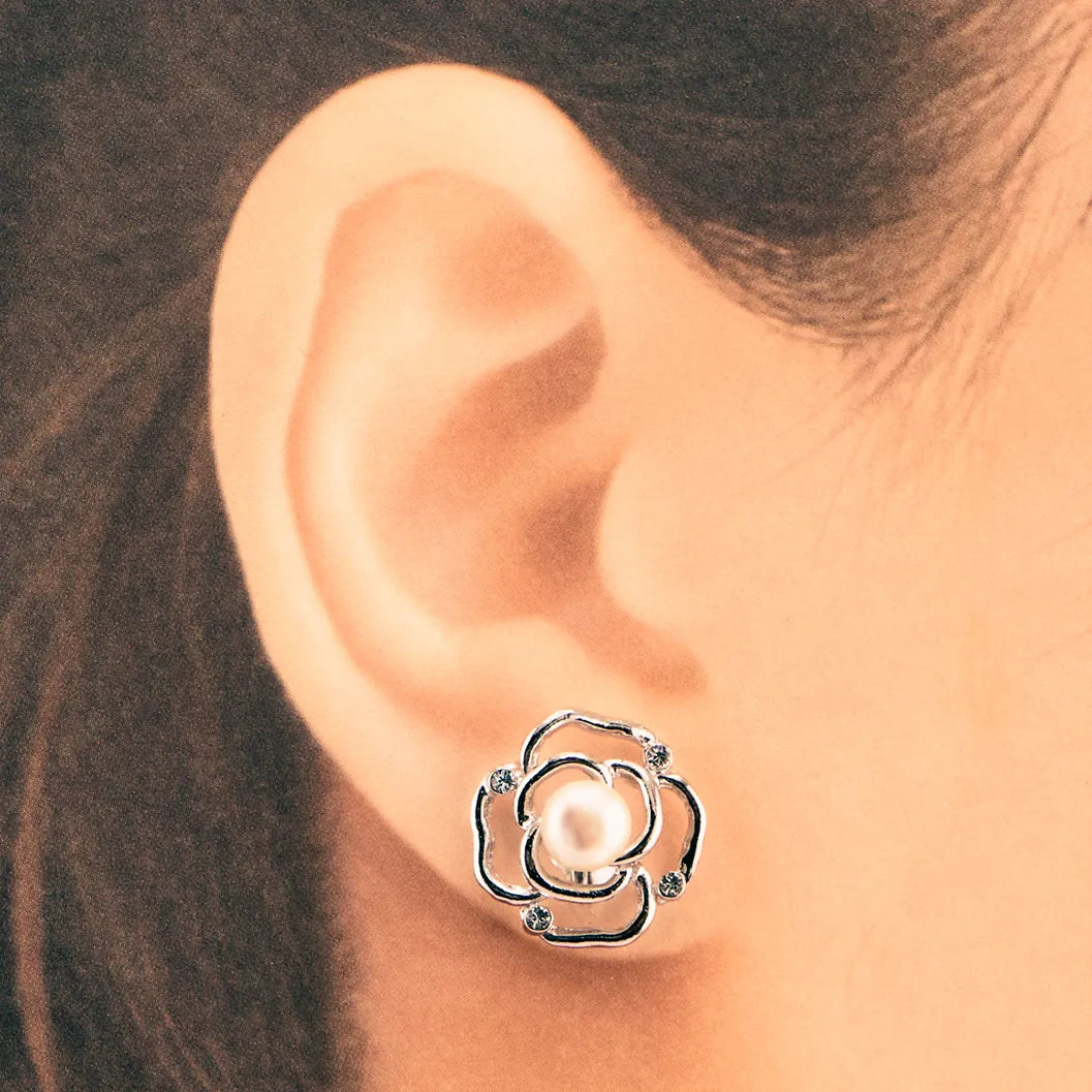 日本 AKOYA 珍珠托玫瑰花造型小晶石耳環 (6mm)