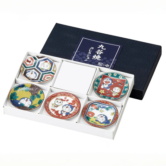 L231006  (預訂) 日本製 九谷燒 DORAEMON 一套五款小碟套裝 ; Doraemon small dishes set of 5
