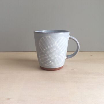 L2211-017 (預訂) 日本製 美濃焼馬克杯 (手繪花花圖案) ; (Pre-order) Miro-yaki coffee mug in hand-drawn floral pattern